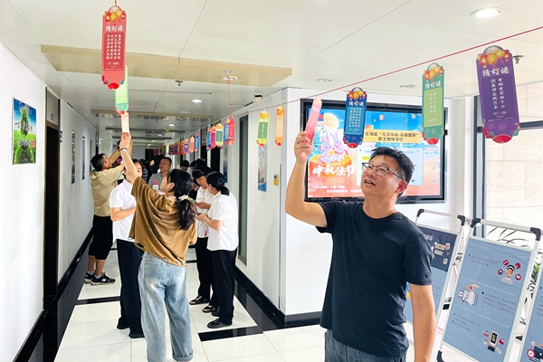 宁波海运开展“月满中秋 喜迎国庆”职工趣味活动。李虹锋摄_副本.jpg