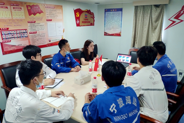 宁波海运团委赴船舶宣讲党的二十大精神_副本.jpg