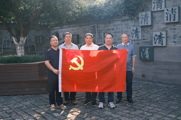 宁波海运组织船舶党员赴宁波慈城清风园开展红色教育。许兆捷 摄_副本.jpg 宁波海运组织船舶党员赴宁波慈城清风园开展红色教育。许兆捷 摄_副本.jpg