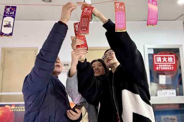 宁波海运开展“灵蛇献瑞 巳巳如意”元宵节主题活动。黄崇武 摄 (1)_副本.jpg