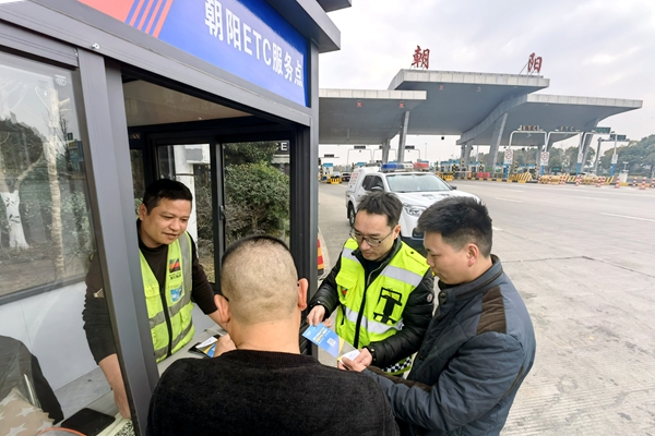 明州高速为车主提供便捷高效的ETC咨询和办理工作。华海琴提供_副本.jpg